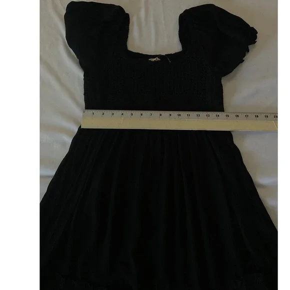Blush Maternity Dress Medium Black Ruffle Hem‎ Short Sleeve Smocked - Picture 5 of 8